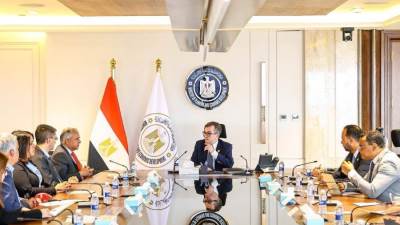 وزير التخطيط يبحث مع وفد البنك الدولي آليات دعم السياسات القائمة على البيانات