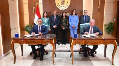 وزيرا التضامن والعمل يشهدان توقيع مذكرة تفاهم بين وزارات التضامن والتعليم العالي والعمل والأكاديمية الوطنية للتدريب وصندوق قادرون باختلاف والجامعة الأمريكية بالقاهرة