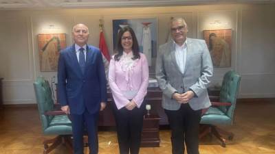 مسارح "الطليعة والعرائس" .. محور لقاء وزيرة الثقافة بمحافظ القاهرة