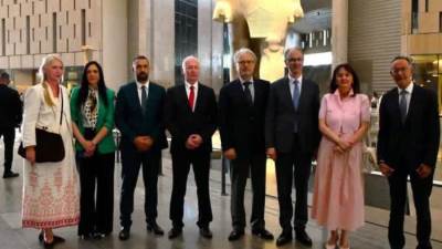 رئيس وزراء جمهورية صربيا والوفد المرافق له في جولة داخل المتحف المصري الكبير