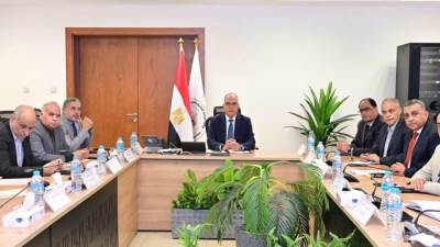 سويلم يتابع موقف إيراد نهر النيل وتداعيات الظواهر المناخية العالمية (النينيو) على الموارد المائية