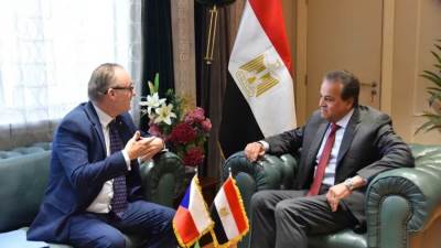 وزير الصحة يستقبل سفير التشيك لبحث توطين تصنيع أسرة المستشفيات والصناعات الطبية