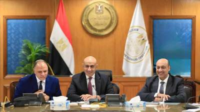 وزير التربية والتعليم يتابع انتظام أول أيام امتحانات الثانوية العامة من غرفة العمليات المركزية بالوزارة 