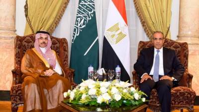 وزير الخارجية يبحث مع نظيره السعودي سبل تعزيز العلاقات الثنائية والتطورات الإقليمية