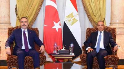 وزير الخارجية يلتقي نظيره التركي على هامش اجتماع الأطراف الإقليمية الأربعة بالقاهرة