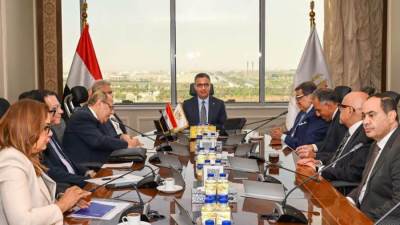 وزير التموين والتجارة الداخلية يبحث مع شركة إي فاينانس (E-Finance) التعاون في تنفيذ مشروع “كاري أون (CARRY ON)” وتطوير البنية التكنولوجية للمنافذ التموينية