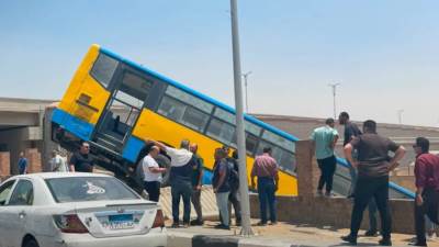 انحراف أتوبيس نقل عام بسقوطه في منحدر بمدينة نصر.. ونجاة جميع الركاب دون إصابات