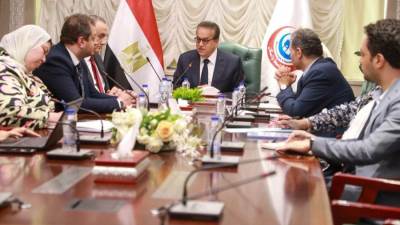 وزير الصحة يبحث مع رئيس مركز باراكير لطب العيون إنشاء فرع بالقاهرة وتعزيز التعاون الطبي