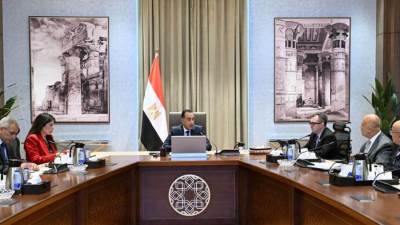 رئيس الوزراء يتابع جهود تنفيذ الخطة الاستراتيجية لتحلية مياه البحر