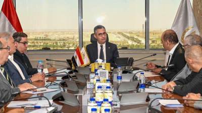 وزير التموين يعقد اجتماعًا موسعًا مع ممثلي شعبة المواد الغذائية وبدالي التموين ومشروع “جمعيتي”