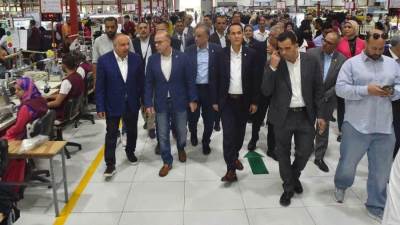 وزير الاستثمار والتجارة الخارجية يتفقد مصنع أليكس أباريز للملابس الجاهزة ضمن جولة موسعة بمحافظة الإسكندرية