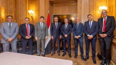 وزير السياحة والآثار يلتقي بمسئولي كبار منظمي الرحلات وقيادات شركات الطيران الإيطالية لتعزيز التعاون وزيادة الحركة السياحية الوافدة إلى مصر