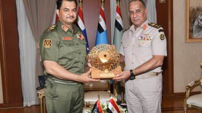 وزير الدفاع يلتقى نائب القائد العام للجيش الوطنى الليبى ورئيس الأركان العامة للجيش الوطنى الليبى