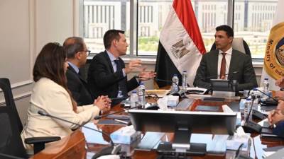 وزير الصناعة يبحث مع الرئيس التنفيذي لشركة شنايدر إلكتريك لمنطقة شمال إفريقيا والمشرق العربي خطط الشركة الحالية والمستقبلية للتوسع في السوق المصري