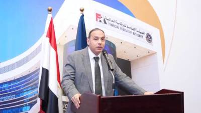 إسلام عزام يكرّم الفائزين في أول مسابقة للبحوث العلمية تنظمها الهيئة العامة للرقابة المالية