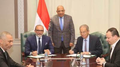 وزير الكهرباء يشهد مراسم توقيع تعاون بين الشركة القابضة للكهرباء وشركة اتصالات مصر