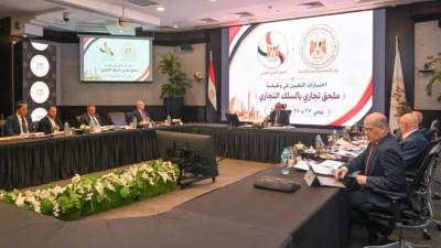 وزير الاستثمار والتجارة الخارجية يترأس لجنة اختبارات الملحقين التجاريين