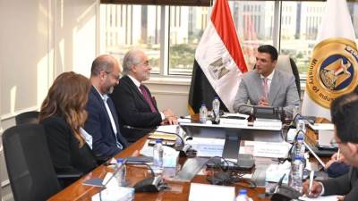 وزير الصناعة يبحث مع رئيس شركة يونيليفر بمنطقة شمال إفريقيا وبلاد الشام والعراق خطط الشركة المستقبلية بالسوق المصري