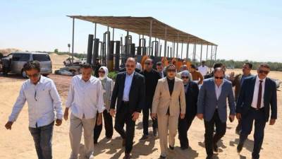رئيس هيئة تنمية الصعيد ومحافظ الوادي الجديد يبحثان التعاون ويتفقدان مشروع تطوير مصنع تدوير المخلفات الزراعية بمدينة الخارجة