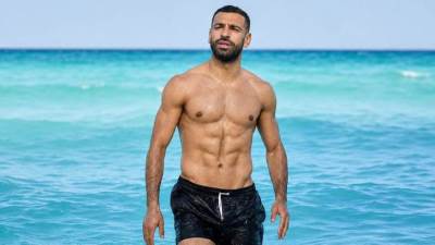 بعد العودة من أمريكا.. محمد صلاح يستجم على شواطئ العلمين الجديدة