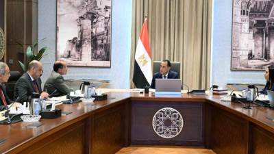 رئيس الوزراء يبحث مبادرات تحفيز العمالة غير المنتظمة وأصحاب المهن الحرة والمصريين بالخارج للاستفادة بالحماية الاجتماعية
