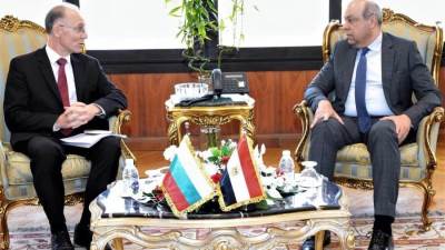 وزير الطيران يستقبل سفير بلغاريا لبحث سُبل التعاون في مجال النقل الجوي