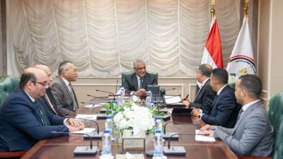 وزير الدولة للإنتاج الحربي يبحث مع "تاليس" توطين تكنولوجيا صناعة مكونات أجهزة الاتصالات وربطها بسلاسل الإمداد
