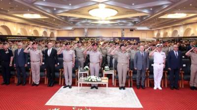 وزير الدفاع والإنتاج الحربى يشهد فعاليات اليوم العلمى للكلية الفنية العسكرية