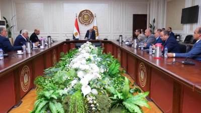 وزير العمل يلتقي رابطة أصحاب مصانع النسيج والملابس بالمحلة الكبرى...ويؤكد: تنفيذًا لتوجيهات فخامة الرئيس السيسي