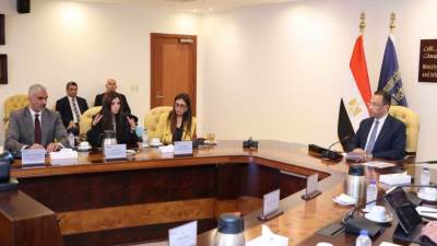 وزير الاتصالات يلتقي أعضاء لجنة التحول الرقمي بغرفة التجارة الأمريكية بالقاهرة