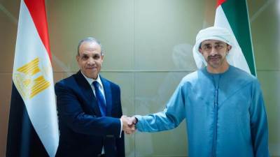 وزير الخارجية يلتقي نظيره الإماراتي في أبو ظبي لبحث تعزيز العلاقات الثنائية ومتابعة مستجدات الأوضاع الإقليمية