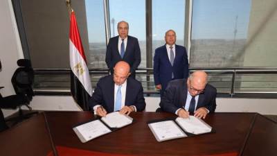 وزيرا النقل والطيران المدني يشهدان توقيع بروتوكول لتنفيذ أعمال مشروعات رفع كفاءة وصيانة الممرات الرئيسية والخدمية والطرق الداخلية بالمطارات