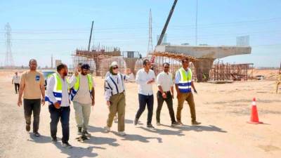 وزيرة الإسكان تتابع موقف تنفيذ عدد من المشروعات وملفات العمل بمدينة السويس الجديدة
