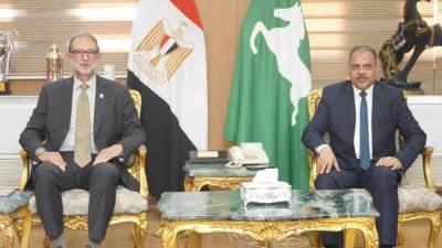 رئيس هيئة سلامة الغذاء يبحث مع محافظ الشرقية تعزيز منظومة سلامة الغذاء وتشديد الرقابة على الأسواق
