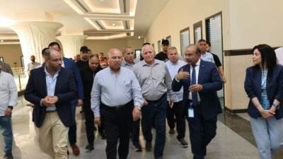 وزير النقل يتفقد محطة قطارات صعيد مصر ببشتيل.. ويعقد لقاءً موسعاً مع عدد كبير من قائدي القطارات