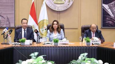 وزيرا التنمية المحلية والبيئة والاتصالات وتكنولوجيا المعلومات يطلقان خدمة "تراخيص المحال العامة" عبر منصة مصر الرقمية