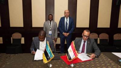 وزير الطيران يشهد توقيع مذكرة تفاهم بين مصر وموزمبيق لتعزيز التعاون