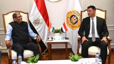 وزير الصناعة يبحث مع سفير الهند لدى مصر تعزيز التعاون الصناعي بين البلدين