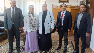 جهاز تنظيم الإعلانات يبحث استخدام الطاقة المتجددة بإنارة اللوحات الإعلانية على الطرق