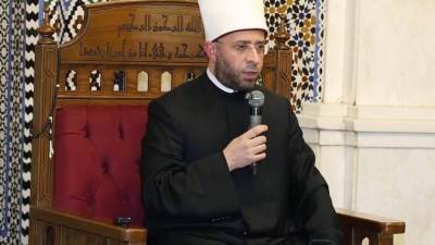 وزير الأوقاف ومحافظ القاهرة ونقيب الأشراف وشيخ مشايخ الطرق الصوفية يفتتحون مسجد الإمام الحسين عقب تجديد الفرش