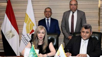 وزارة الطيران والأكاديمية العربية توقعان بروتوكولا لتأهيل الكوادر البشرية وتنفيذ برامج الدراسات العليا للعاملين