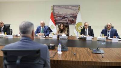 وزيرة التنمية المحلية والبيئة تترأس اللجنة العليا للقيادات بالوزارة لبدء المقابلات الشخصية لـ 1370 من المتقدمين لمسابقة الوظائف القيادية بالمحافظات