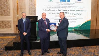 هيئة المواصفات والجودة تنظم برنامجًا تدريبياً لتأهيل الكوادر حول مواصفات السياحة الحلال والمطاعم وخدمات التموين
