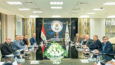 وزير الدولة للإنتاج الحربي يتابع الموقف التنفيذي لمشروعات "حياة كريمة" مع رؤساء الشركات المنفذة