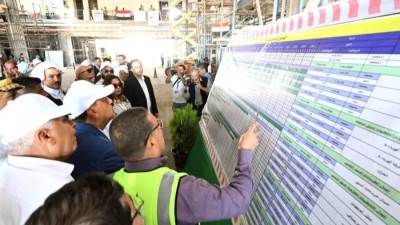رئيس الوزراء يتفقد محطة القطار الكهربائي السريع
