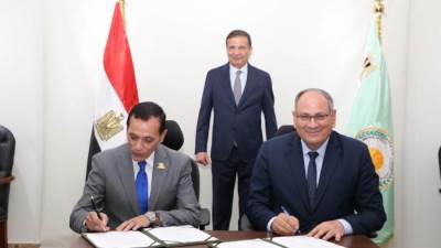 وزير الزراعة يشهد توقيع اتفاق بين "الريف المصري الجديد" و"مركز البحوث الزراعية" للتوسع في إنتاج هجن الطماطم بمنطقة المغرة
