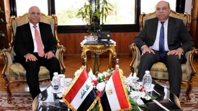 وزير الطيران المدني يلتقي سفير العراق بالقاهرة لبحث آفاق التعاون وتبادل الخبرات في مجال الطيران المدني.