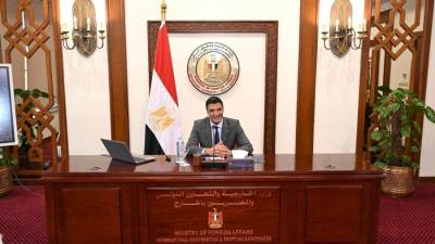 وزير الصناعة يلتقي رؤساء البعثات الدبلوماسية المنقولين للعمل بالخارج للتعريف بخطط وأولويات الوزارة واستعراض استراتيجية الصناعة المصرية