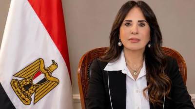 وزيرة الإسكان تتابع موقف تنفيذ مشروعات الطرق والمرافق بعدد من المدن الجديدة