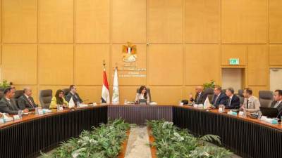 وزيرة الإسكان تلتقي مسئولي «مواصلات مدن مصر» لبحث تطوير منظومة النقل الجماعي بالمدن الجديدة